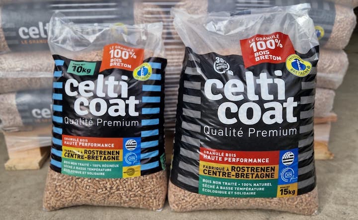Celticoat propose des granulés de bois en sacs de 10 kg pour plus de facilité de manutention